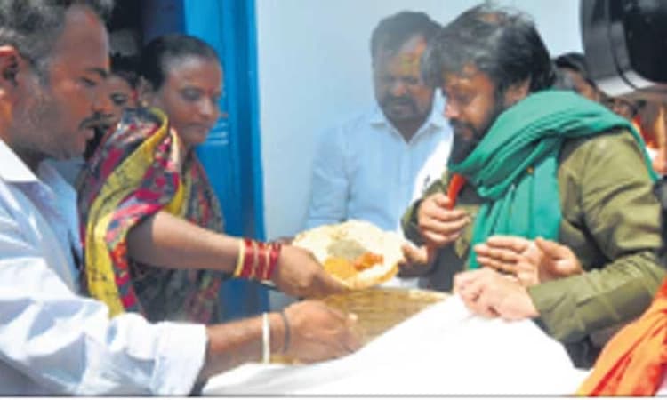 ಗದಗ: ಮನೆಗೊಂದು ರೊಟ್ಟಿ-ರೂಪಾಯಿ ಭಿಕ್ಷೆಗೆ ಚಾಲನೆ