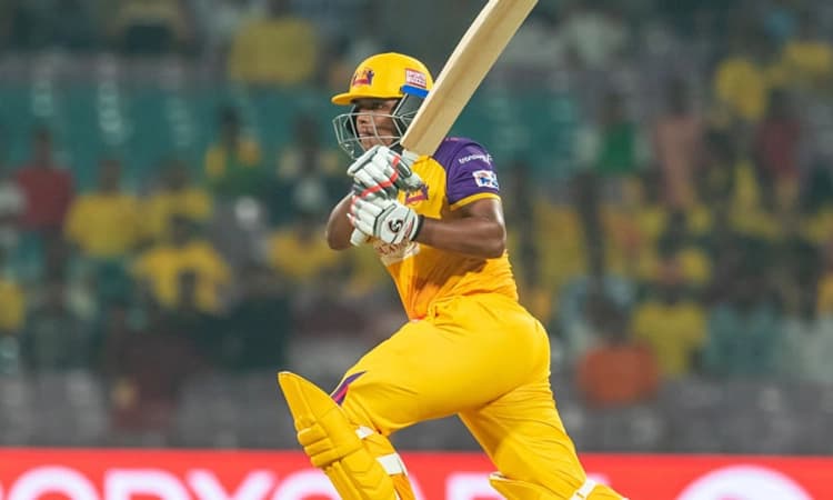 ಡಬ್ಲ್ಯೂಪಿಎಲ್ 2023; ಮೊದಲ ಪಂದ್ಯದಲ್ಲೇ ಎಂಎಸ್ ಧೋನಿಗೆ ಗೌರವ ಸಲ್ಲಿಸಿದ ಕಿರಣ್ ನವಗಿರೆ