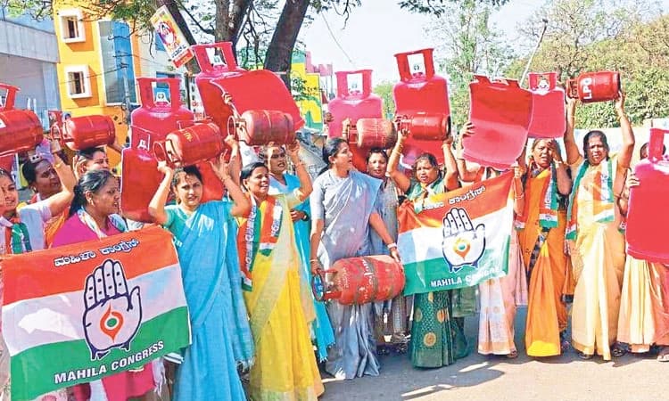 ಅಡುಗೆ ಅನಿಲ ಸಿಲಿಂಡರ್‌ ಬೆಲೆ ಏರಿಕೆಗೆ ಖಂಡನೆ