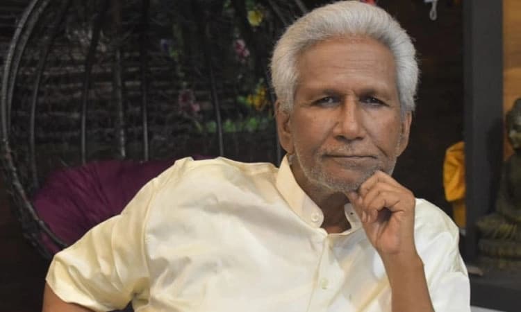 ಪೀರಸಾಬನ ಲಾರಿ ಹತ್ತಿಕೊಂಡು ಗಂಗಾವತಿಗೆ ಬಂದವನನ್ನು ಕನ್ನಡಭಾಷೆ ಸಮ್ಮೇಳನಾಧ್ಯಕ್ಷನನ್ನಾಗಿಸಿದೆ