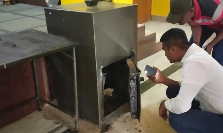 ಗುಡಿಬಂಡೆ: ಎಲ್ಲೋಡು ಲಕ್ಷ್ಮಿ ಅದಿನಾರಾಯಣ ದೇವಸ್ಥಾನದ ಹುಂಡಿಗೆ ಕನ್ನ ಹಾಕಿದ ಕಳ್ಳರು