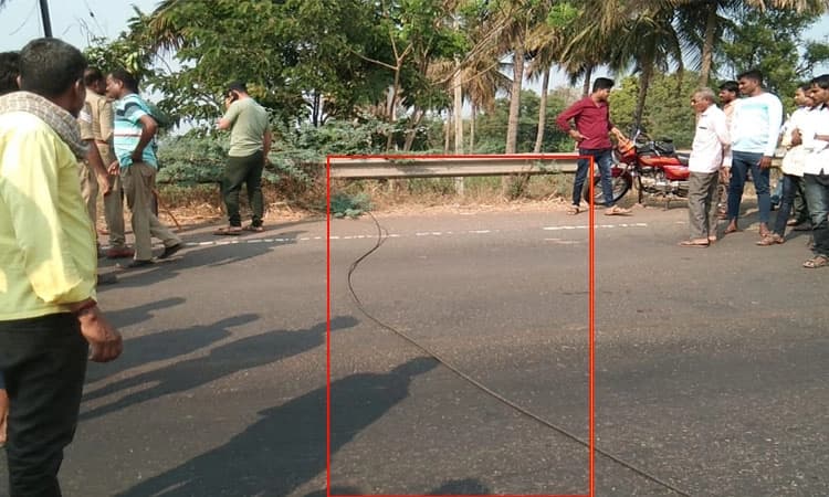 ರಾಜ್ಯ ಹೆದ್ದಾರಿ ಮೇಲೆಯೇ ತುಂಡಾಗಿ ಬಿದ್ದ ವಿದ್ಯುತ್‌ ತಂತಿ: ಸಂಚಾರಕ್ಕೆ ಅಡಚಣೆ