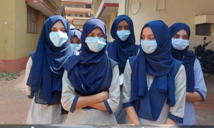 K’taka hijab ban ಪರೀಕ್ಷೆಗೆ ಹಿಜಾಬ್:ತ್ರಿಸದಸ್ಯ ಪೀಠ ಸ್ಥಾಪಿಸುವುದಾಗಿ ಹೇಳಿದ ಸುಪ್ರೀಂ