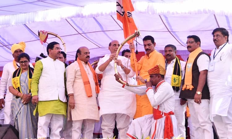 ಕೆಸರು ಎರಚಿದಷ್ಟೂ ಕಮಲ ಅರಳುತ್ತದೆ: ರಾಜನಾಥ್‌