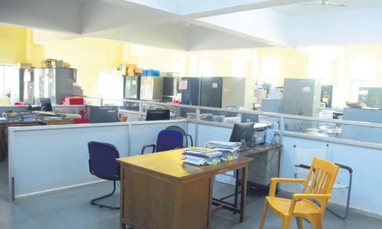 ಸರ್ಕಾರಿ ನೌಕರರ ಮುಷ್ಕರ: ಸಾರ್ವಜನಿಕರ ಪರದಾಟ