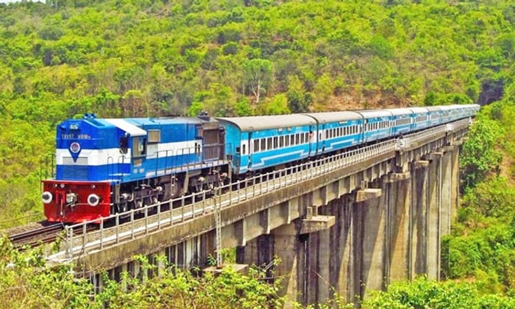 ಹೋಳಿ ಹಬ್ಬದ ಹಿನ್ನೆಲೆ: ಪ್ರಯಾಣಿಕರ ಅನುಕೂಲಕ್ಕಾಗಿ ವಿಶೇಷ ರೈಲು ಸೇವೆ