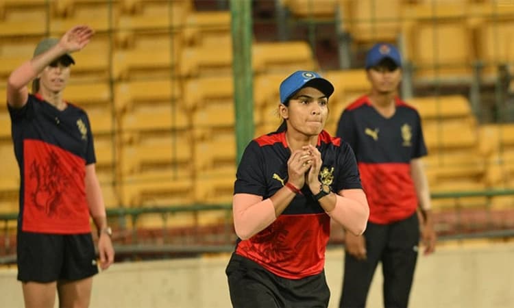 ಚೊಚ್ಚಲ ವನಿತಾ ಪ್ರೀಮಿಯರ್‌ ಲೀಗ್‌: ಮುಂಬಯಿಯಲ್ಲಿ ಆರ್‌ಸಿಬಿ ತಂಡ