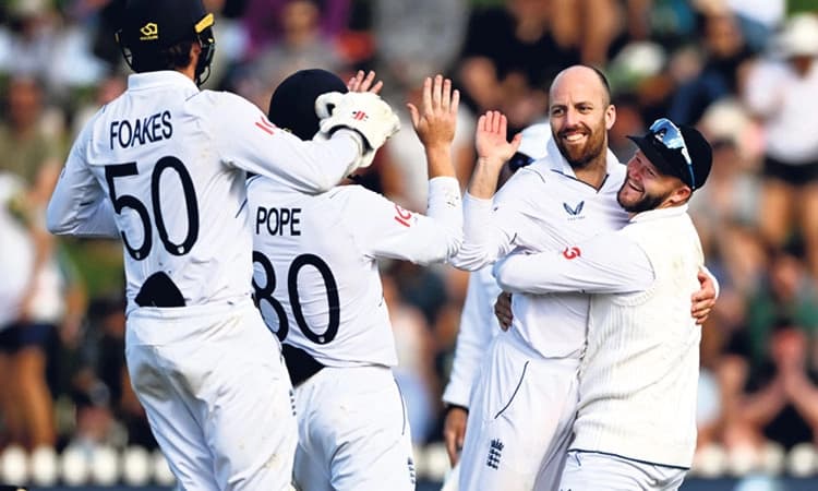 ಫಾಲೋಆನ್‌ ಬಳಿಕ ನ್ಯೂಜಿಲ್ಯಾಂಡ್‌ ಹೋರಾಟ