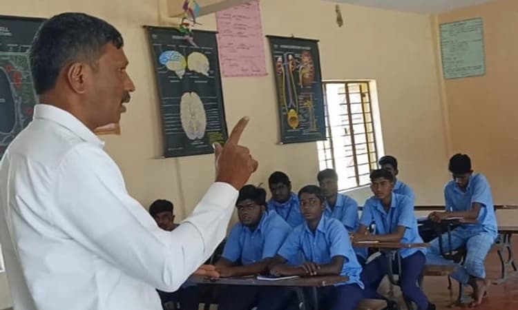 ಕೊರಟಗೆರೆ: ಶಿಕ್ಷಕರ ನಿದ್ದೆಗೆಡಿಸಿದ ತಾಲೂಕು ಕ್ಷೇತ್ರ ಶಿಕ್ಷಣಾಧಿಕಾರಿ