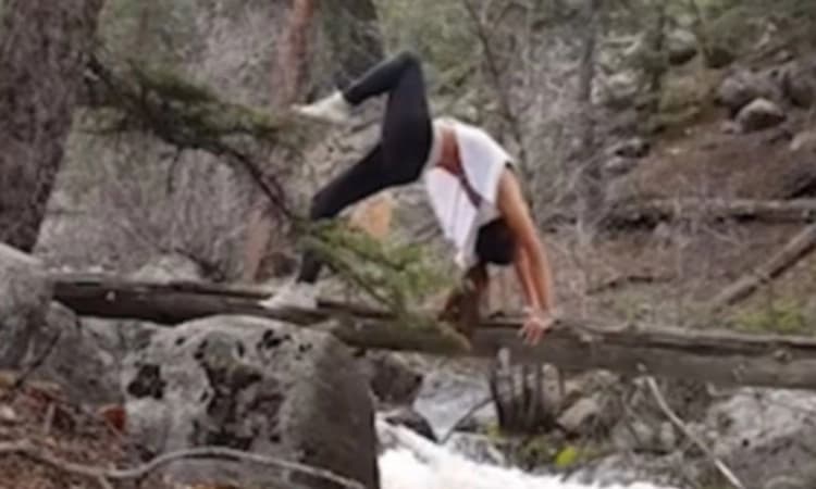 ಸೇತುವೆಯಲ್ಲಿ ಯೋಗ ಮಾಡಲು ಹೋಗಿ ನೀರಿಗೆ ಬಿದ್ದ ಮಹಿಳೆ; ಹಳೆಯ ವಿಡಿಯೋ ಮತ್ತೆ ವೈರಲ್