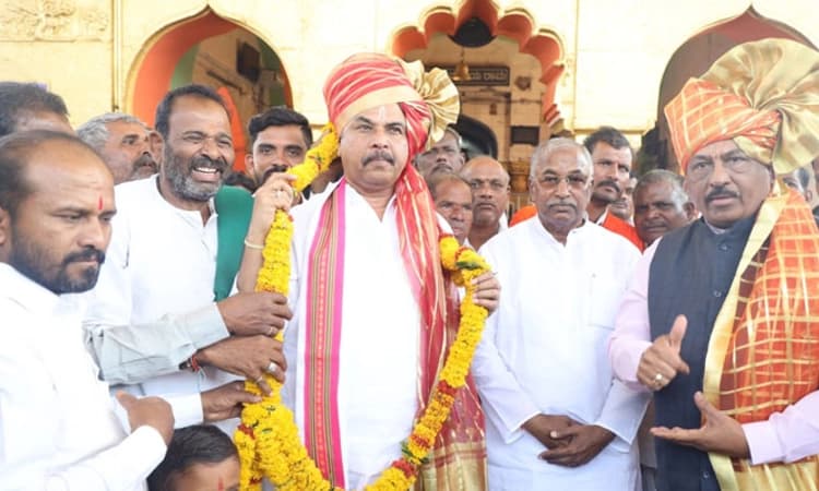 ಗ್ರಾಮ ವಾಸ್ತವ್ಯಕ್ಕೆ ಬಸವನಾಡಿಗೆ ಆಗಮಿಸಿದ ಕಂದಾಯ ಸಚಿವ ಆರ್. ಅಶೋಕ್