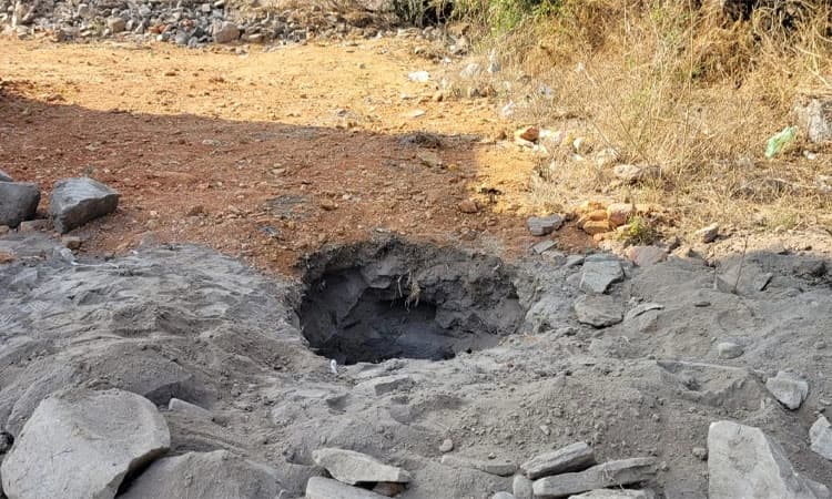 ಮಸ್ಕಿ: ಹಳೆ ಕ್ಯಾತನಟ್ಟಿಯಲ್ಲಿ ನಿಧಿ ಶೋಧ