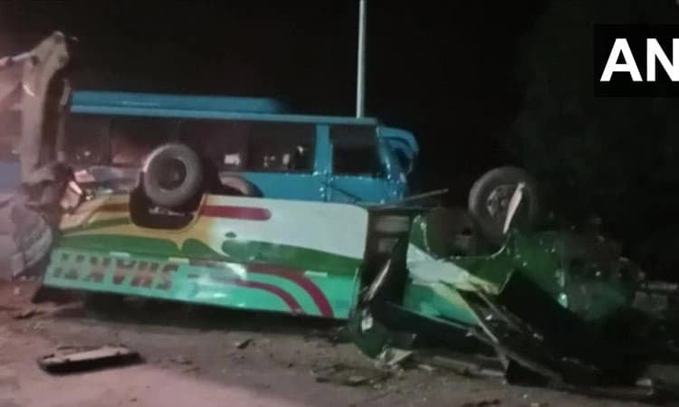 ನಿಲ್ಲಿಸಿದ್ದ ಬಸ್‌ ಗಳಿಗೆ ಟ್ರಕ್‌ ಢಿಕ್ಕಿ: 8 ಮಂದಿ ಮೃತ್ಯು; 50 ಮಂದಿಗೆ ಗಾಯ