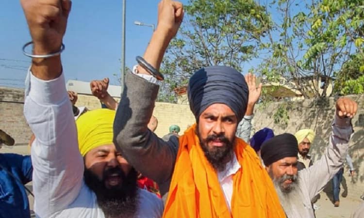 ಪಂಜಾಬ್ ನಲ್ಲಿ ಪ್ರತಿಭಟನಾಕಾರರಿಂದ ಜೈಲಿಗೆ ಮುತ್ತಿಗೆ; ಲವ್‌ಪ್ರೀತ್ ಸಿಂಗ್ ಬಿಡುಗಡೆ