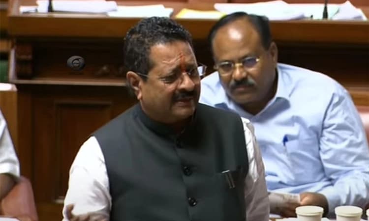 ವೈಮನಸ್ಸು ಇರಬಹುದು,ಆದರೆ… : ಯಡಿಯೂರಪ್ಪ ಅವರನ್ನು ಹೊಗಳಿದ ಯತ್ನಾಳ್ !