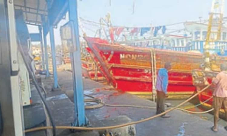 ಮತ್ತೆ ಕಡಲಿಗಿಳಿದ ಮೀನುಗಾರಿಕಾ ಬೋಟ್‌ಗಳು; ಕರರಹಿತ ಡೀಸೆಲ್‌ ಲಭ್ಯ