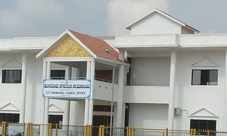 ಮಾಹಿತಿ ನೀಡದ ಹುಣಸೂರು ನಗರಸಭೆ ಅಧಿಕಾರಿಗೆ 25 ಸಾವಿರ ದಂಡ