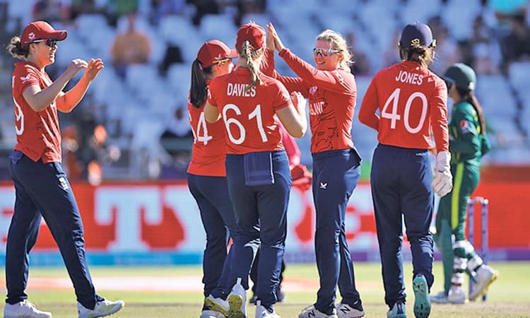 ವನಿತಾ ವಿಶ್ವಕಪ್‌ ಕ್ರಿಕೆಟ್‌: ಅಜೇಯವಾಗಿ ಸೆಮಿಫೈನಲ್‌ ತಲುಪಿದ ಇಂಗ್ಲೆಂಡ್‌