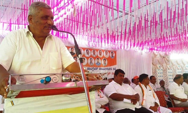 HDK ವಿರುದ್ಧ ಪಿತೂರಿ ನಡೆಸಿದವರೇ ಈಗ ಹೆಚ್ಡಿಕೆ ಪೋಟೋ ಹಾಕಿಕೊಂಡು ಊರೂರು ಅಲೆಯುತ್ತಿದ್ದಾರೆ..