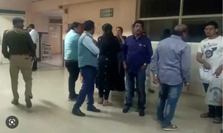 ಅಂಕಪಟ್ಟಿ ಕೊಡಲು ವಿಳಂಬ…ಪ್ರಾಂಶುಪಾಲರಿಗೆ ಬೆಂಕಿ ಹಚ್ಚಿದ ಹಳೆ ವಿದ್ಯಾರ್ಥಿ; ಆರೋಪಿ ಸೆರೆ