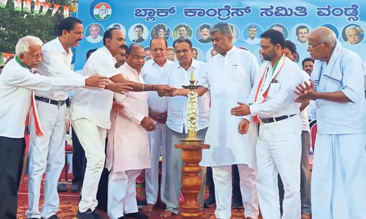 ಸುಳ್ಳು ಬಿಜೆಪಿಗರ ಮನೆದೇವರು: ಹರಿಪ್ರಸಾದ್‌
