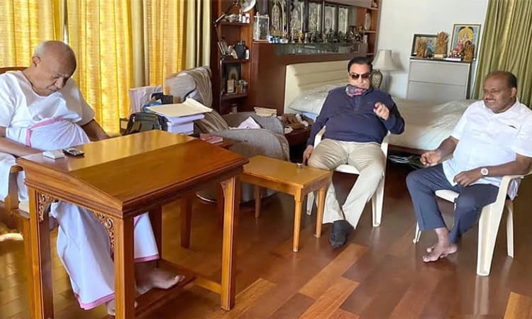 ಎಚ್‌ಡಿಡಿ ಜತೆ ಕುಮಾರಸ್ವಾಮಿ,ಇಬ್ರಾಹಿಂ ಸಮಾಲೋಚನೆ