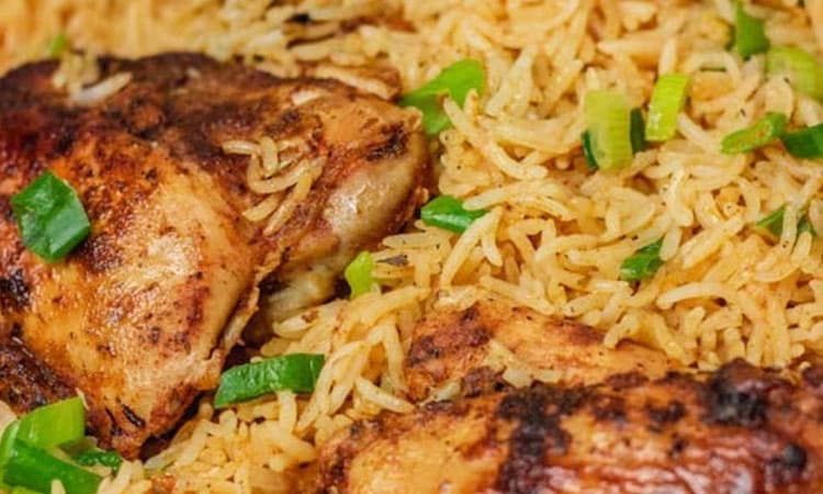 ಸಸ್ಯಹಾರಿ ಹೊಟೇಲ್‌ನಲ್ಲಿ ಚಿಕನ್‌ ಕೇಳಿ,ಸಿಬ್ಬಂದಿ ಮೇಲೆ ಹಲ್ಲೆಗೈದ ಪೊಲೀಸರು: ವಿಡಿಯೋ ವೈರಲ್