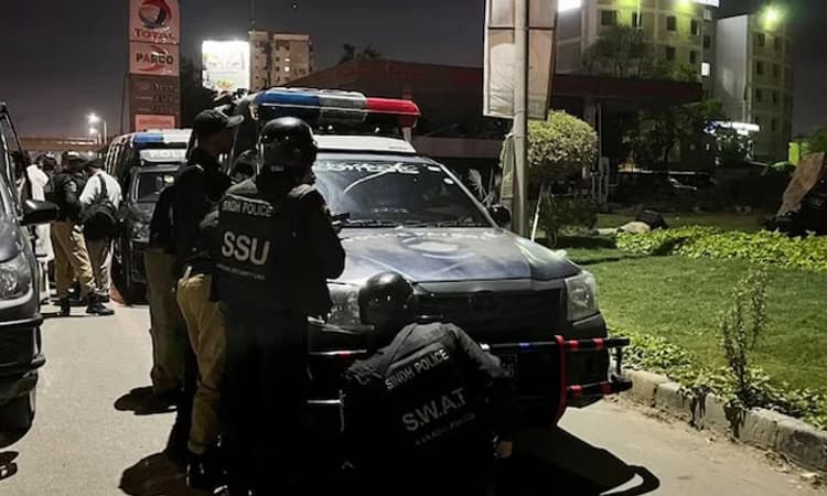 ಕರಾಚಿ ಪೊಲೀಸ್ ಆಯುಕ್ತರ ಕಚೇರಿಯಲ್ಲಿ ಉಗ್ರ ದಾಳಿ: ಐವರು ಉಗ್ರರು ಸೇರಿ 9 ಮಂದಿ ಸಾವು