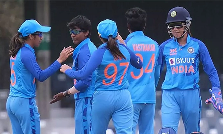 ವನಿತಾ ಟಿ20 ವಿಶ್ವಕಪ್‌: ಅಗ್ರಸ್ಥಾನಕ್ಕೆ ಭಾರತ-ಇಂಗ್ಲೆಂಡ್‌ ಸ್ಪರ್ಧೆ