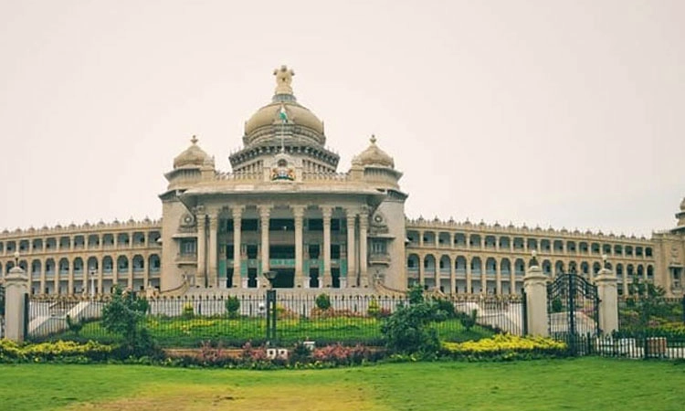 ಖಾಲಿ ಕುರ್ಚಿ ಮುಂದೆ ವಿಧೇಯಕ ಮಂಡನೆ