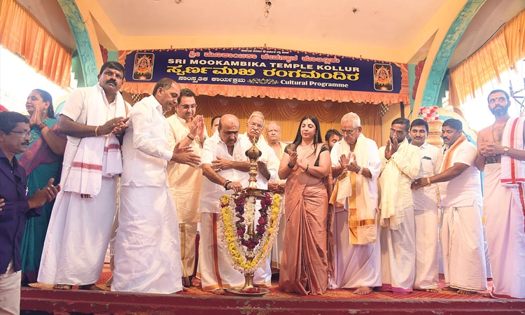 ಕೊಲ್ಲೂರು ದೇಗುಲಕ್ಕೆ ನೂತನ ರಥ ಸಮರ್ಪಣೆ