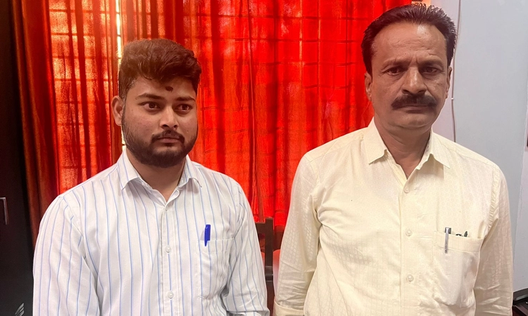 ಭೂ ಪರಿವರ್ತನೆ ಮಾಡಲು ಲಂಚಕ್ಕೆ ಬೇಡಿಕೆ: ಇಬ್ಬರು ಅಧಿಕಾರಿಗಳು ಲೋಕಾಯುಕ್ತ ಬಲೆಗೆ