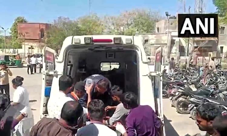 ಭೀಕರ ರಸ್ತೆ ಅಪಘಾತ: ನಿಂತಿದ್ದ ಟ್ರಕ್ ಗೆ ಜೀಪು ಢಿಕ್ಕಿ ಹೊಡೆದು 7ಮಂದಿ ಸಾವು, 8 ಮಂದಿ ಗಂಭೀರ