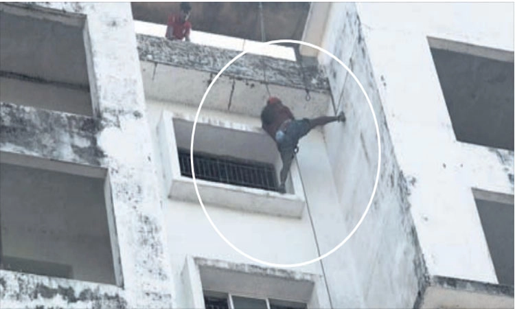 ಕಾರ್ಕಳದಲ್ಲೂ ಮಂಕಿಮ್ಯಾನ್‌ ಖ್ಯಾತಿಯ ಜ್ಯೋತಿರಾಜ್‌ ಬಹುಮಹಡಿ ಕಟ್ಟಡವೇರಿ ಸಾಹಸ