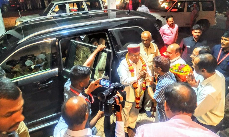 ಧರ್ಮಸ್ಥಳಕ್ಕೆ ರಾಜ್ಯಪಾಲರ ಆಗಮನ: ಇಂದು ವ್ಯಸನಮುಕ್ತರ ನವಜೀವನ ಸಮಾವೇಶದಲ್ಲಿ ಭಾಗಿ