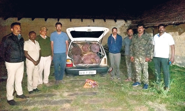 ಬೀಟೆ ಮರ ಅಕ್ರಮ ಸಾಗಾಟ: ಮರ, ಕಾರು ಪೊಲೀಸರ ವಶ; ಆರೋಪಿಗಳು ಪರಾರಿ