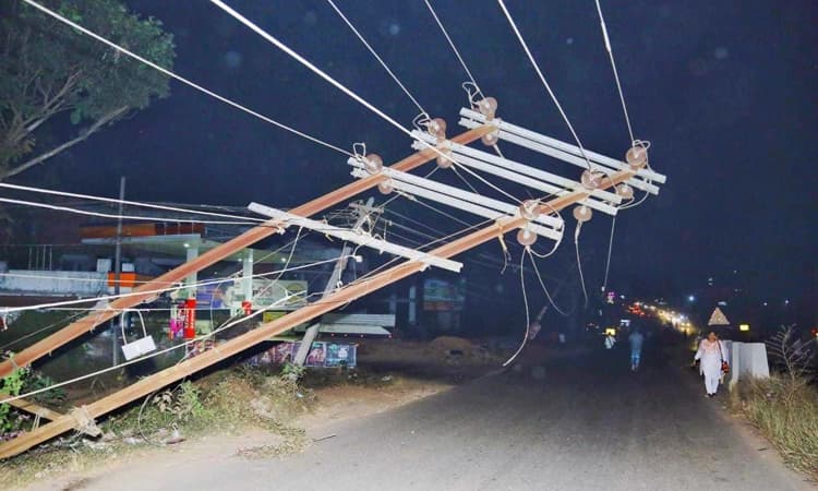 ಕಾಸರಗೋಡು: ಮಸೀದಿಯ ಮಿನಾರ್‌ ಬಿದ್ದು ವಿದ್ಯುತ್‌ ಮೊಟಕು
