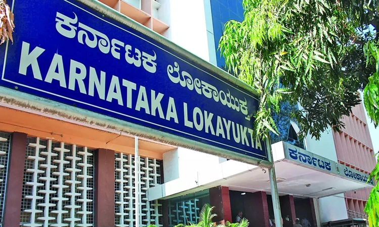 ಖಾತೆ ಬದಲಾವಣೆಗೆ ಲಂಚ: ಪ್ರಥಮದರ್ಜೆ ಸಹಾಯಕ ಲೋಕಾಯುಕ್ತ ಬಲೆಗೆ