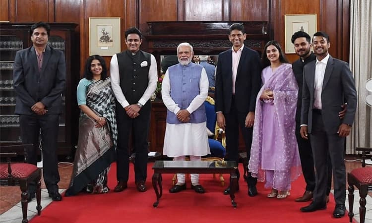 ಕುಂಬ್ಳೆ,ಶ್ರೀನಾಥ್ ಸೇರಿ ಕ್ರಿಕೆಟಿಗರ ಭೇಟಿಯಾದ ಪ್ರಧಾನಿ; ವಿವಿಧ ವಿಷಯಗಳ ಕುರಿತು ಚರ್ಚೆ