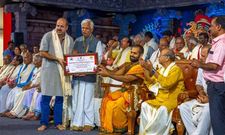 75 ಮಂದಿ ಸಾಧಕರಿಗೆ ಸಮ್ಮಾನ; ಯಕ್ಷಗಾನ ಕ್ಷೇತ್ರದಲ್ಲಿ ಮಾರ್ಪಾಡು ಅವಶ್ಯ: ಸೋದೆ ಶ್ರೀ