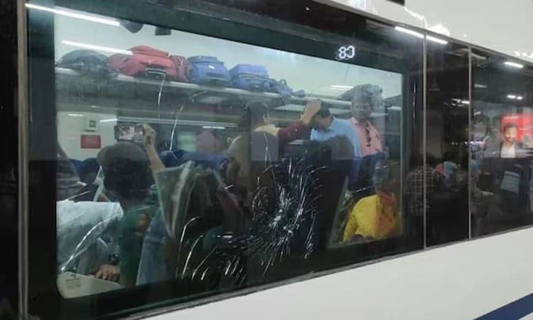 ತೆಲಂಗಾಣ: ವಂದೇ ಭಾರತ್ ರೈಲಿನ ಮೇಲೆ ಮತ್ತೆ ಕಲ್ಲು ತೂರಾಟ ನಡೆಸಿದ ಕಿಡಿಗೇಡಿಗಳು