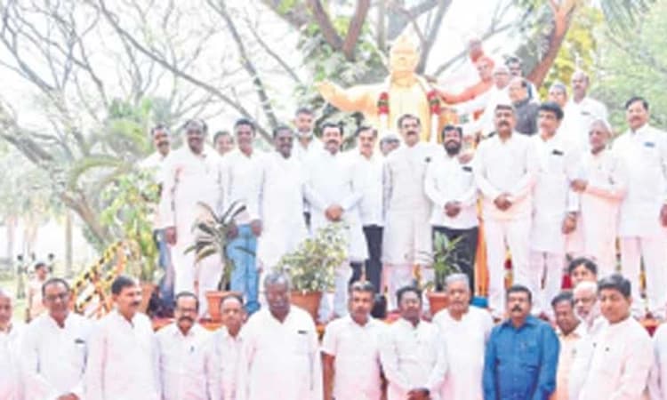 ಕೆ.ಎಚ್‌.ಪಾಟೀಲ ರಾಜಕಾರಣಿಗಳಿಗೆ ಮಾದರಿ: ಬಸವಲಿಂಗ ಸ್ವಾಮೀಜಿ