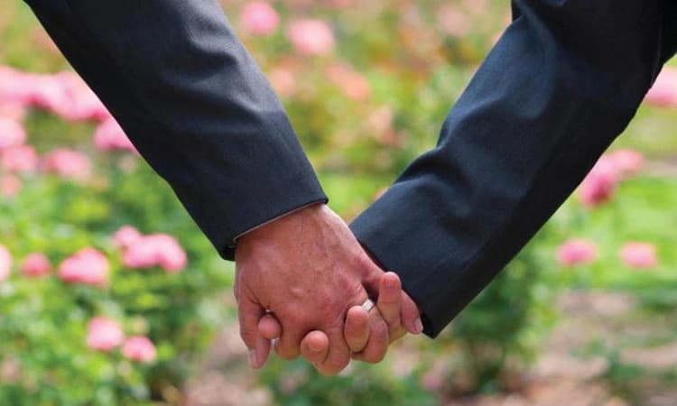 ಸಲಿಂಗ ದಂಪತಿಗೆ  ಪ್ರಾರ್ಥನೆಗೆ ಅವಕಾಶ