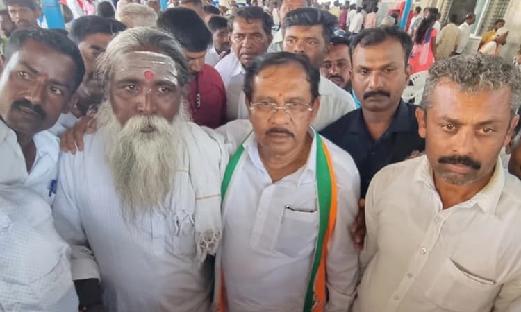 ಕೊರಟಗೆರೆ: ಅಭಿಮಾನಿಯ ಅಭಿಮಾನಕ್ಕೆ ಕಣ್ಣೀರಿಟ್ಟ ಮಾಜಿ ಡಿಸಿಎಂ