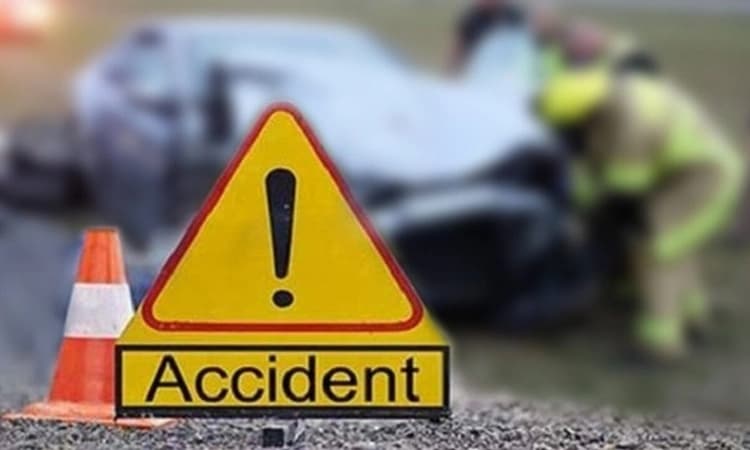 ದಾವಣಗೆರೆ ಬಳಿ ಭೀಕರ ರಸ್ತೆ ಅಪಘಾತ: ಇಬ್ಬರು ಸ್ಥಳದಲ್ಲೇ ಸಾವು, ಓರ್ವನ ಸ್ಥಿತಿ ಗಂಭೀರ