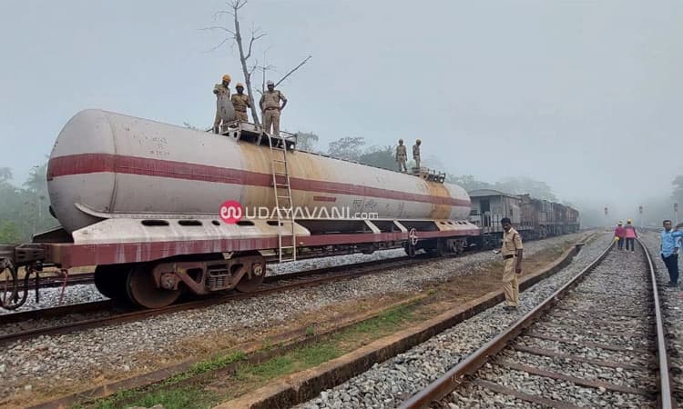 ಅಡುಗೆ ಅನಿಲ ಸೋರಿಕೆ ಶಂಕೆ; ಅಗ್ನಿಶಾಮಕ ದಳದಿಂದ ಪರಿಶೀಲನೆ