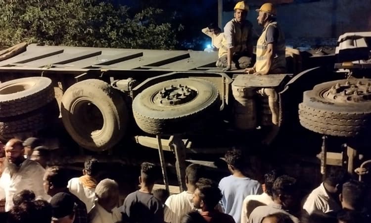 ವಾಡಿ: ಮರಳು ಸಾಗಿಸುತ್ತಿದ್ದ ಟಿಪ್ಪರ್ ಪಲ್ಟಿಯಾಗಿ ಬಾಲಕ ಸಾವು