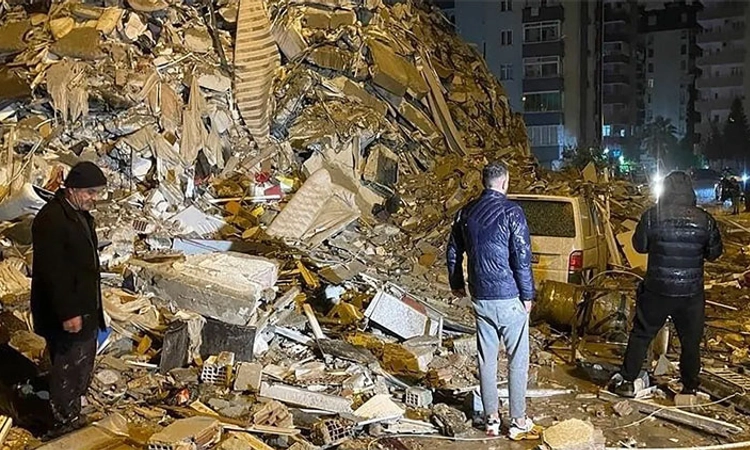 ಎಲೆಗಳಂತೆ ಬಿದ್ದ ಕಟ್ಟಡಗಳು; ಕಂಪನದ ಪ್ರಕೋಪಕ್ಕೆ ತಲ್ಲಣ, ಹಾಹಾಕಾರ