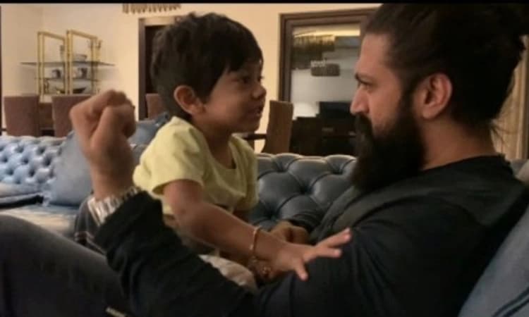 ಮಗನ ಜೊತೆ ಯಶ್‌ ತುಂಟಾಟ ವಿಡಿಯೋ ವೈರಲ್‌