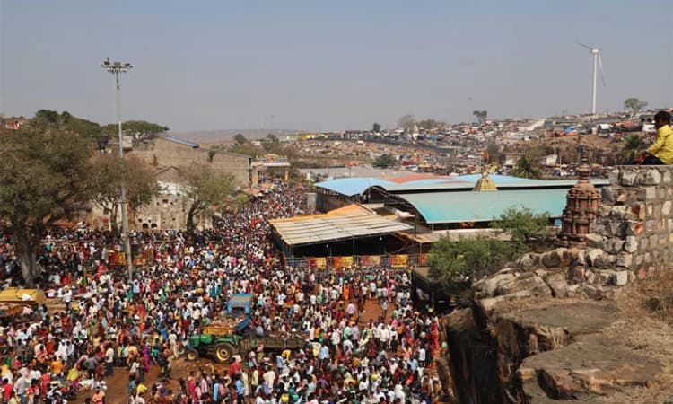 ಸವದತ್ತಿ ರೇಣುಕಾ ಯಲ್ಲಮ್ಮಳ ಸನ್ನಿಧಾನದಲ್ಲಿ ಭರತ ಹುಣ್ಣಿಮೆ ಸಂಪನ್ನ